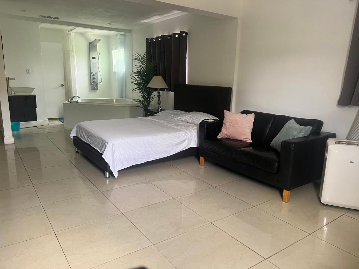 Miami Haven By Airport Villa Esterno foto