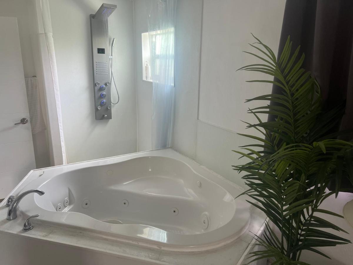 Miami Haven By Airport Villa Esterno foto